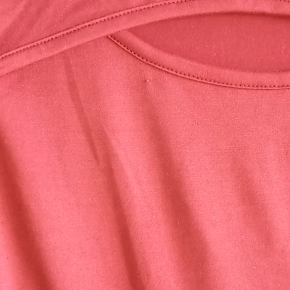 Women's short sleeve top size medium - Picture 2 of 3